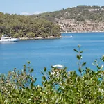 Sunny Side Vela Luka