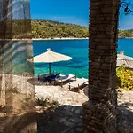 Sunny Side Vela Luka